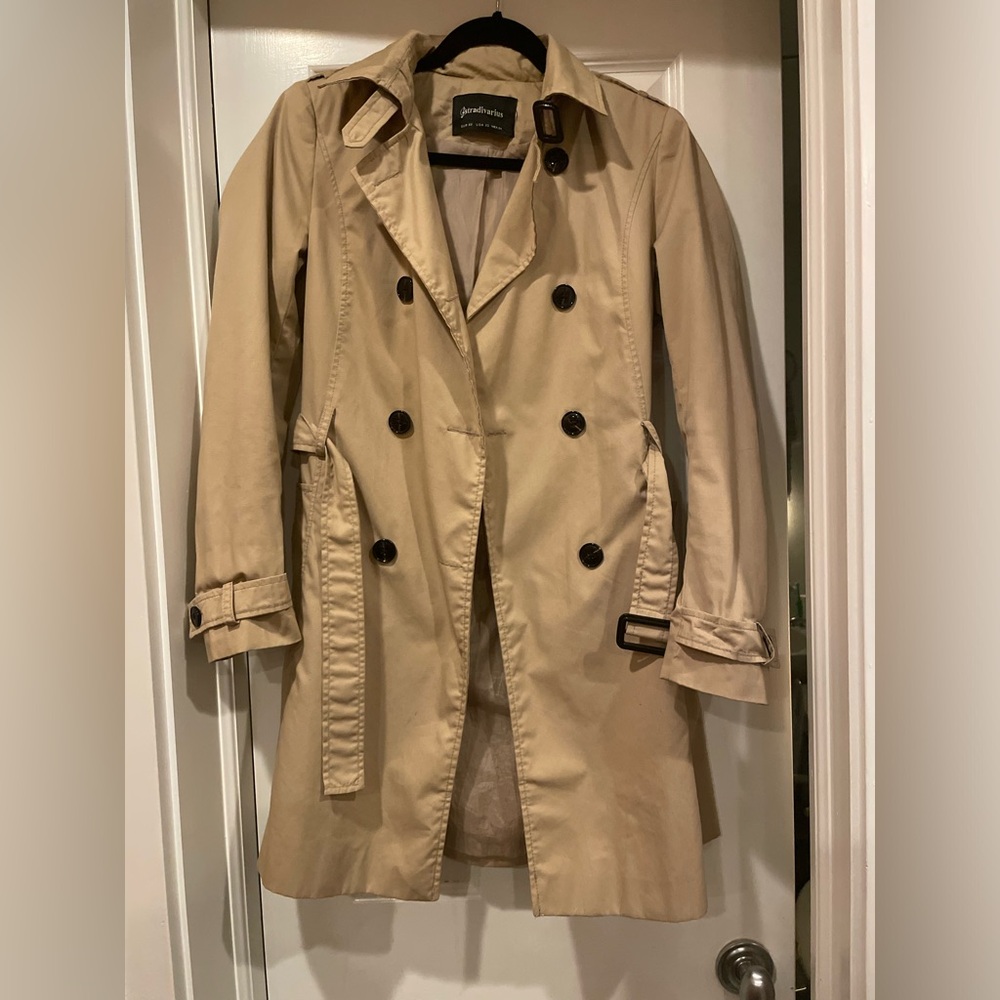 Trench coat in perfect condition